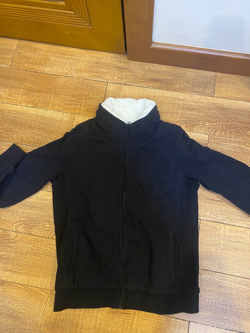 Bossini black long sleeve furr thick jacket (Category: Coats, Jackets and Outerwear) located in Del Monte. Submitted by jolmemes (Listing ID 1320634427, Image 1). Description: .