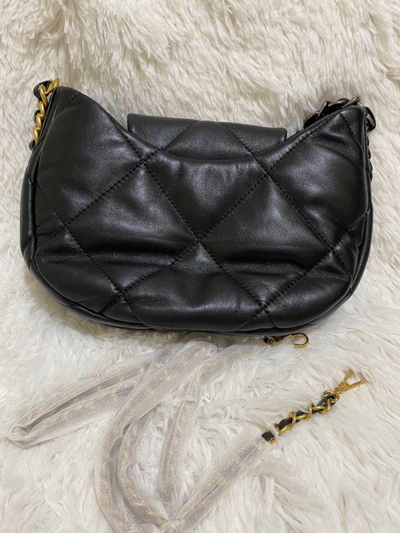 C19 Hobo in Genuine Sheep Skin (Category: Cross-body Bags) located in Makati City. Submitted by secondlyf (Listing ID 1320622263, Image 2). Description: 🖤 C19 Hobo Bag in Black Lambskin 🖤 Crafted from ultra-soft lambskin, as plush as a marshmallow, this versatile bag features mixed metal hardware and microchip . Wear it as a chic arm bag or sling it across for a stylish, hands-free look. Measurements: Width: 9.5” Height: 6” Depth: 2” Shoulder D