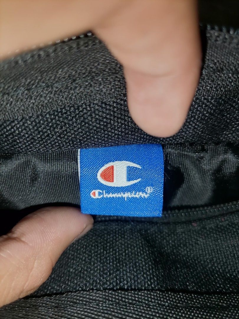 Champion Script Messenger Bag (Category: Sling Bags) located in Cavite. Submitted by peter412 (Listing ID 1320721900, Image 3). Description: Excellent Condition.