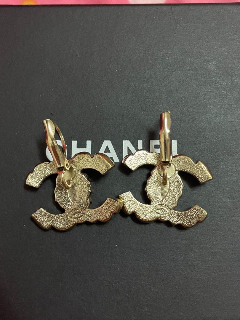 Chanel Earrings 耳環, 名牌, 飾物及配件- Carousell