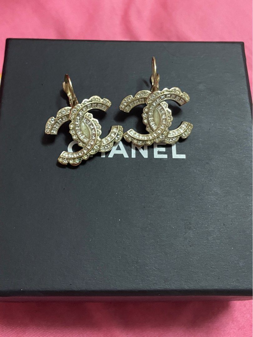 Chanel Earrings 耳環, 名牌, 飾物及配件- Carousell