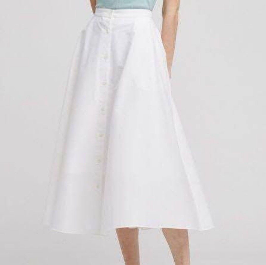 Circular Front Button Skirt UNIQLO in white Fesyen Wanita Pakaian Wanita Bawahan di Carousell