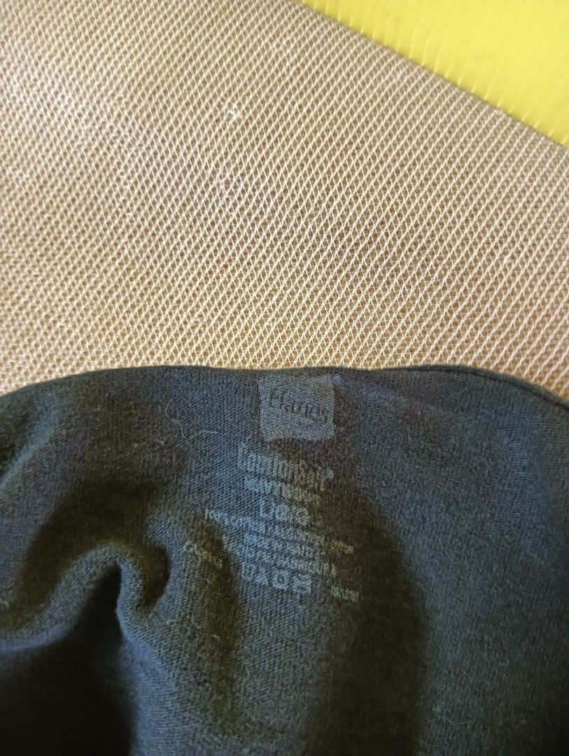 Defcon (Category: Tshirts & Polo Shirts) located in Kuala Terengganu. Submitted by aeidy (Listing ID 1320618913, Image 3). Description: * Defcon * P 20.5 / L 28 (M) * Kain 100 cotton * Made in haiti * Jahitan double atas bawah , tak tulang tepi * Condition 8.5/10 (kotor bintik manja basuh hilang) * RM 30 Pos SM : RM 10 Minat dm.