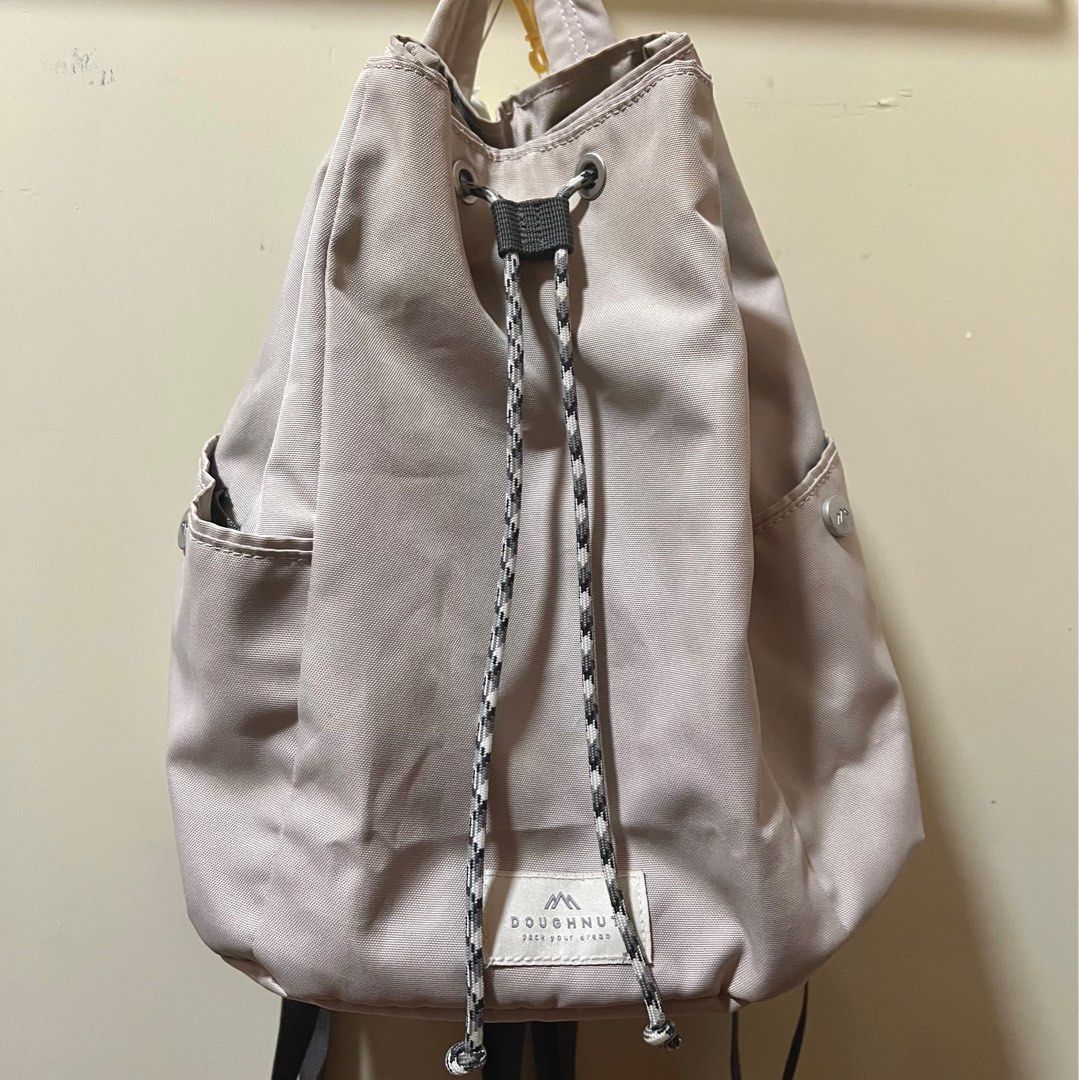 Doughnut Sonoma backpack 背囊, 女裝, 手袋及銀包, 背囊- Carousell