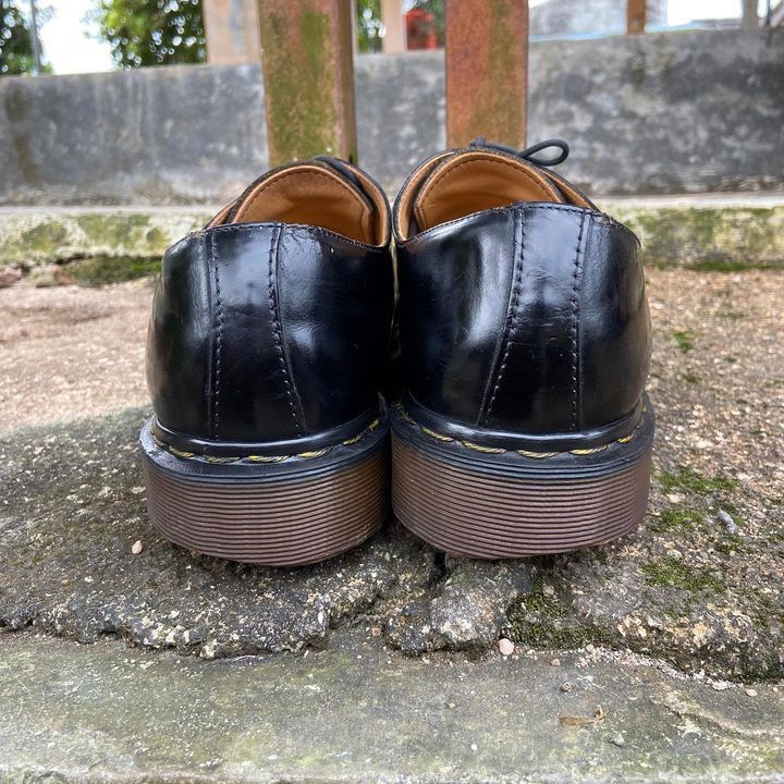 DR MARTENS 1461 BLACKSMOOTH size 45 5 MADE IN ENGLAND Fesyen Pria Sepatu Sepatu Formal di Carousell