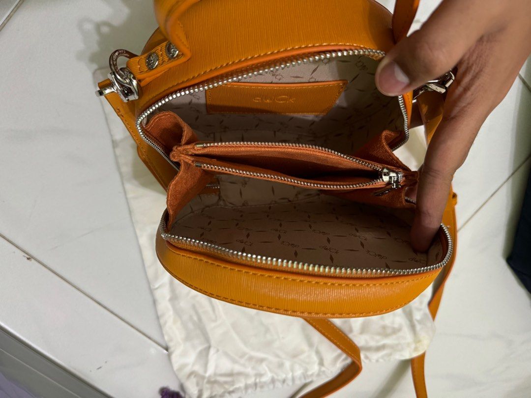 Duck round bag store