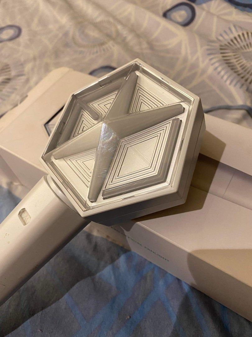 EXO OFFICIAL LIGHTSTICK VER 3 (eribong) (Category: K-Wave Merchandise) located in Guagua. Submitted by e_dweenn (Listing ID 1320629690, Image 2). Description: Free shipping.