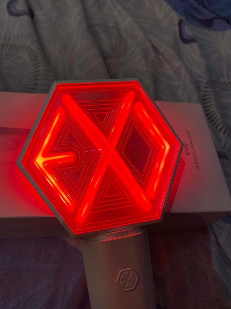 EXO OFFICIAL LIGHTSTICK VER 3 (eribong) (Category: K-Wave Merchandise) located in Guagua. Submitted by e_dweenn (Listing ID 1320629690, Image 3). Description: Free shipping.