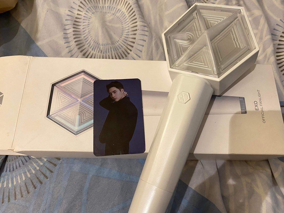EXO OFFICIAL LIGHTSTICK VER 3 (eribong) (Category: K-Wave Merchandise) located in Guagua. Submitted by e_dweenn (Listing ID 1320629690, Image 1). Description: Free shipping.