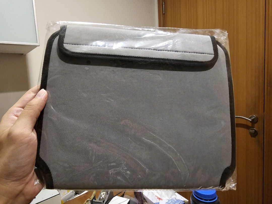 Flat Folder (Category: Laptop Bags & Sleeves) located in Singapore. Submitted by tungck1985 (Listing ID 1320707687, Image 1). Description: .