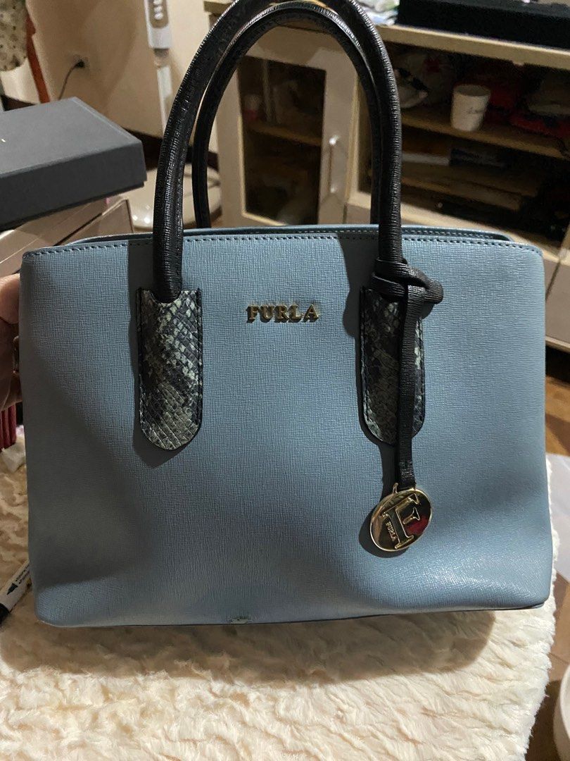 furla bag (Category: Luxury Bags & Wallets) located in Antipolo. Submitted by prelovedcloseta (Listing ID 1320699510, Image 1). Description: auth furla bag handbag also can be a sling bag ( no strap included) preloved issue- may uneven color sa papa and may ink s loob na part( hindi naman makikita to kasi nsa loob, baka kaya pa iwash kay nalang mgtry .