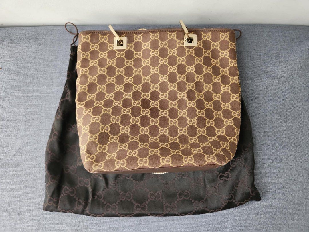 Gucci shoulder bag orig (Category: Luxury Bags & Wallets) located in Calamba. Submitted by angelspetdogs (Listing ID 1320704517, Image 2). Description: Original gucci bag in good condition minimal sign of used as is kung anu po ung nakikita nyo yan na cia.