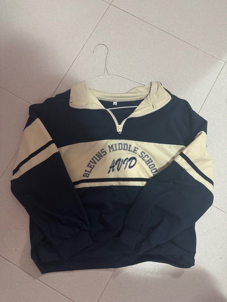 half zip Pullover (Category: Longsleeves) located in Singapore. Submitted by ngopxc (Listing ID 1320720253, Image 1). Description: -only wore it once before! -i think can fit M also .