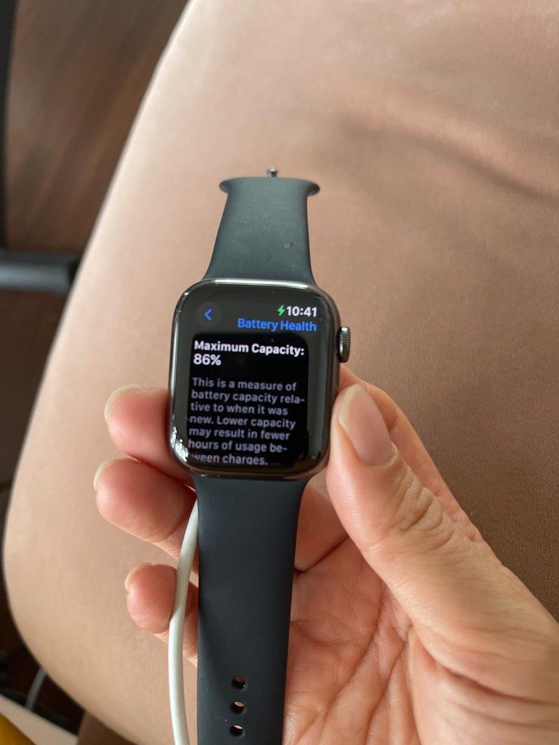 Has AppleCare Apple Watch 41mm series 8 S8 86 battery capacity