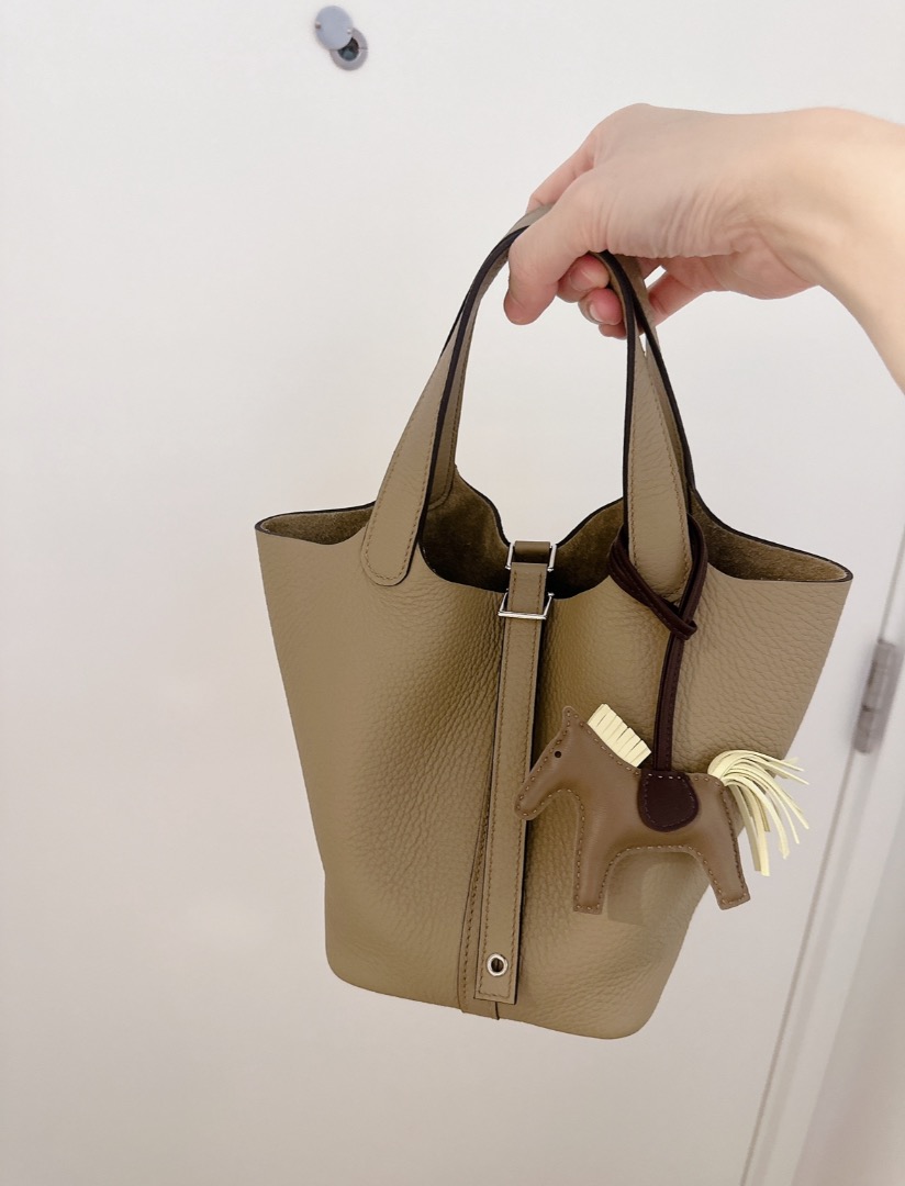 P18（8Q Marfa）【新品同様】 【HERMES】Hermes Beige