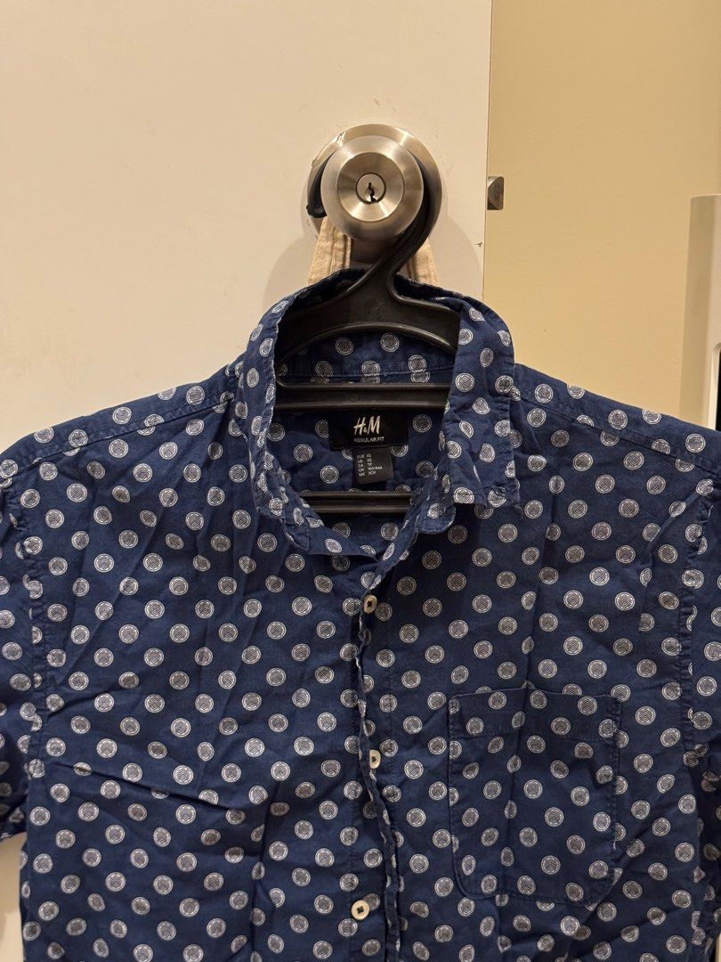 H&M resort shirt / polo (Category: Tshirts & Polo Shirts ) located in Makati City. Submitted by ldpsells (Listing ID 1320729912, Image 1). Description: XS on tag Can do meet-ups in BGC, Ortigas, or Angeles City. Shipping c/o buyer..