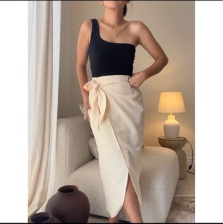 (Category: ) located in . Submitted by secondsshoppp (Listing ID 1320582608, Image 1). Description: .