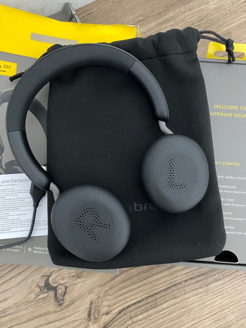 Jabra ELITE 45h (wireless) (Category: Headphones & Headsets) located in Makati City. Submitted by mariaclarissa (Listing ID 1320609678, Image 3). Description: Opened box to test it only. No flaws to declare. Never fully used. But I’m not into big headset. Help me find a good owner..