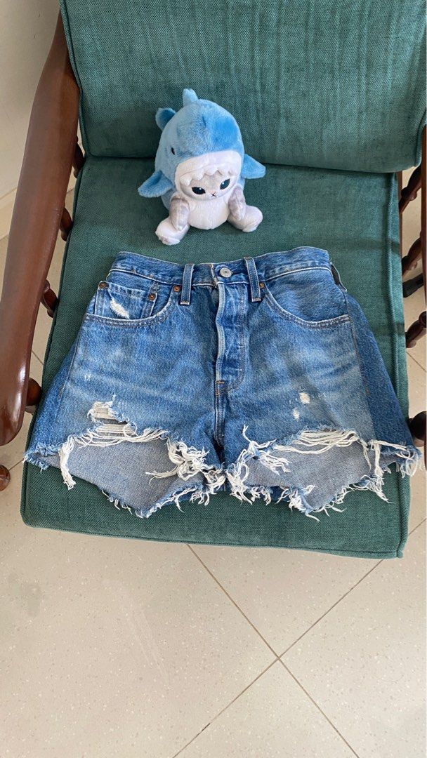 Levis ripped jean shorts discount