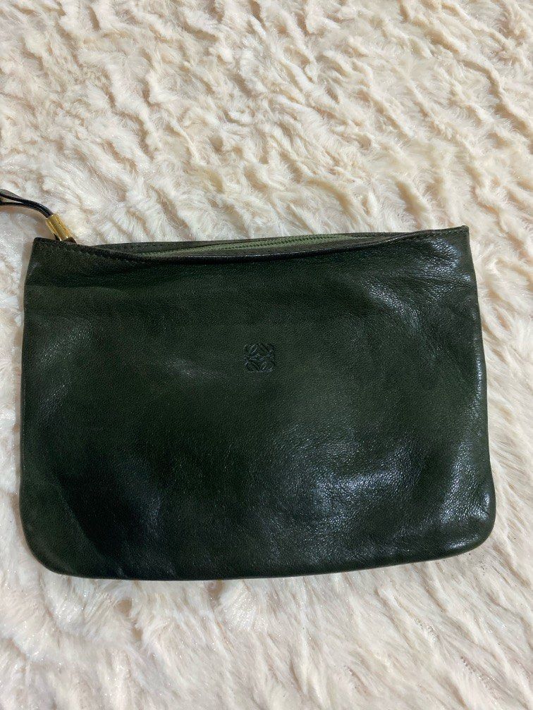 loewe pouch (Category: Luxury Bags & Wallets) located in Antipolo. Submitted by prelovedcloseta (Listing ID 1320722059, Image 1). Description: auth loewe pouch preloved issue sa interior bakbak na perp you just wash it ma remove na yan..