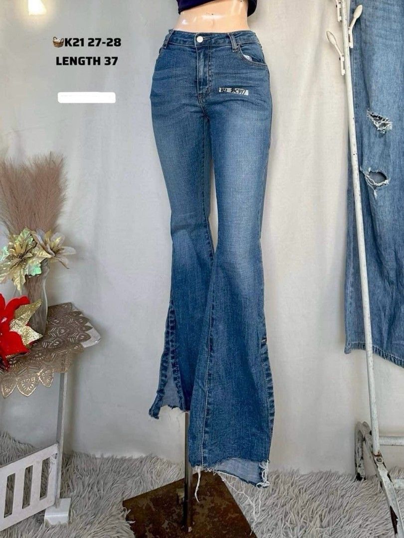 low/mid waist flare denim pants (Category: Jeans) located in Lipa City. Submitted by arkyves222 (Listing ID 1320613685, Image 1). Description: -bnew, rtw -no flaws.