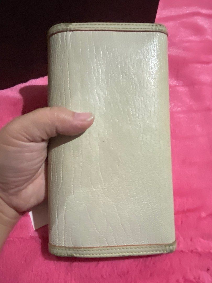 lv suhali wallet (Category: Luxury Bags & Wallets) located in Antipolo. Submitted by prelovedcloseta (Listing ID 1320679241, Image 2). Description: authentic LV wallet 3 folds preloved with minimal rubs ( can be restored) ung card slot may issue ( last pic) * pwde p dn magamit at card slot o lagya nf paper bill with box .