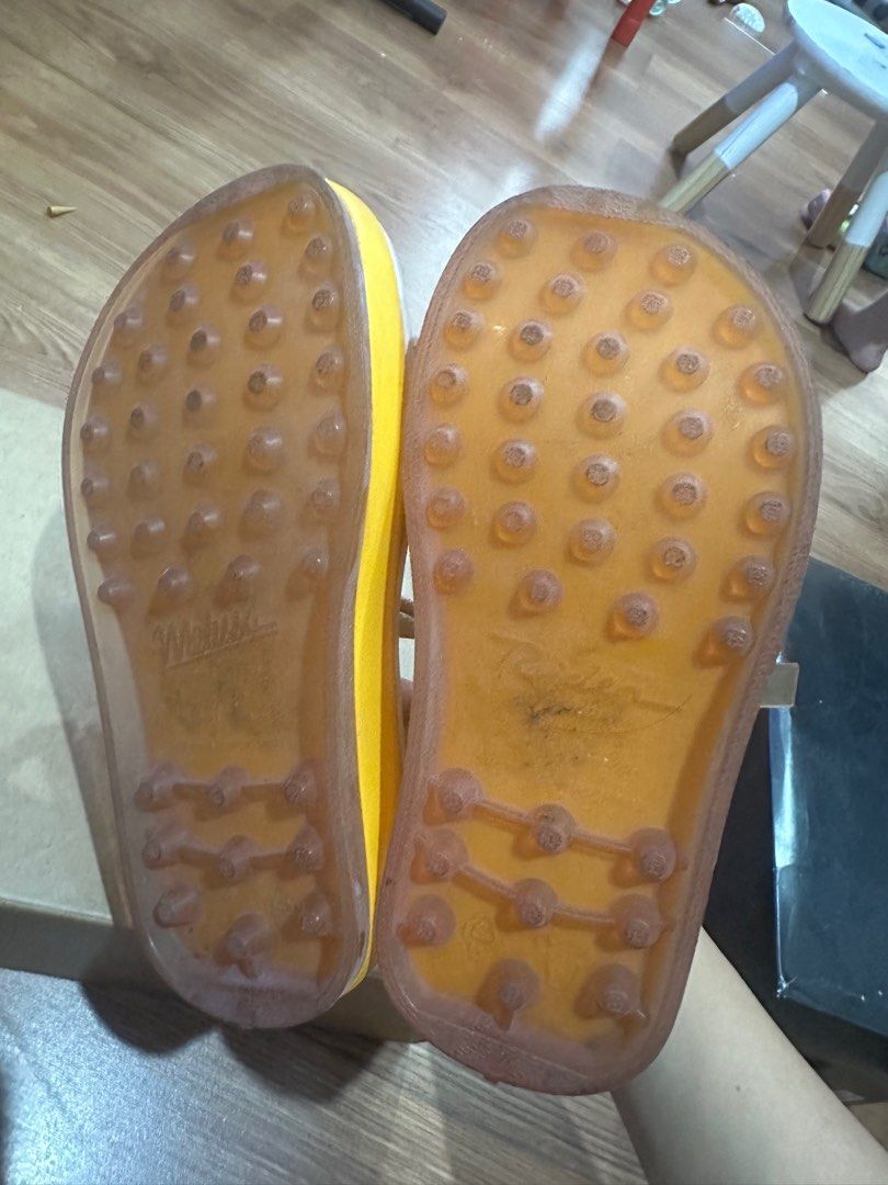 Melissa papete platform + rider (Category: Sandals) located in San Juan City. Submitted by jerliu (Listing ID 1320661533, Image 2). Description: Melissa Papete Platform + Rider Used but not abused. Just needs cleaning Complete with box Size 7.