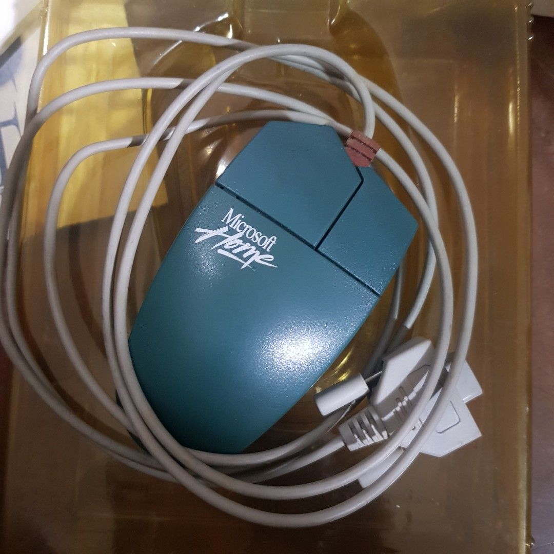 Microsoft Mouse Authentic with Box (Category: Mouse & Mousepads) located in Paranaque City. Submitted by vintagepopsicle (Listing ID 1320577279, Image 2). Description: Untested because we don't have the serial connectivity to test it with. Looks well taken cared of and comes with box and manuals. For display or mancave collection. Sold As Is only Gcash and then we Lalamove.