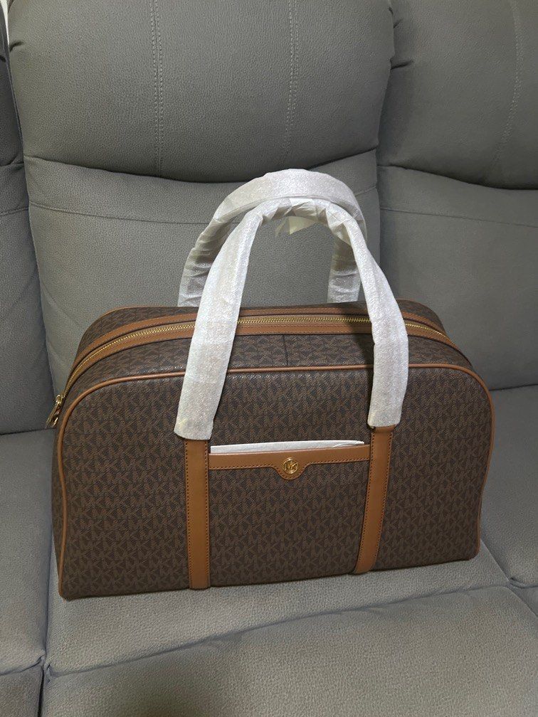 Mk weekender store