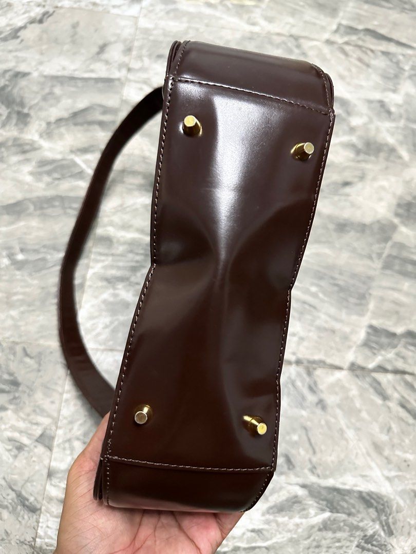 Moschino (Category: Luxury Bags & Wallets) located in Alaminos. Submitted by outfitcheck.ph (Listing ID 1320723825, Image 3). Description: Moschino vintage leather bag.
