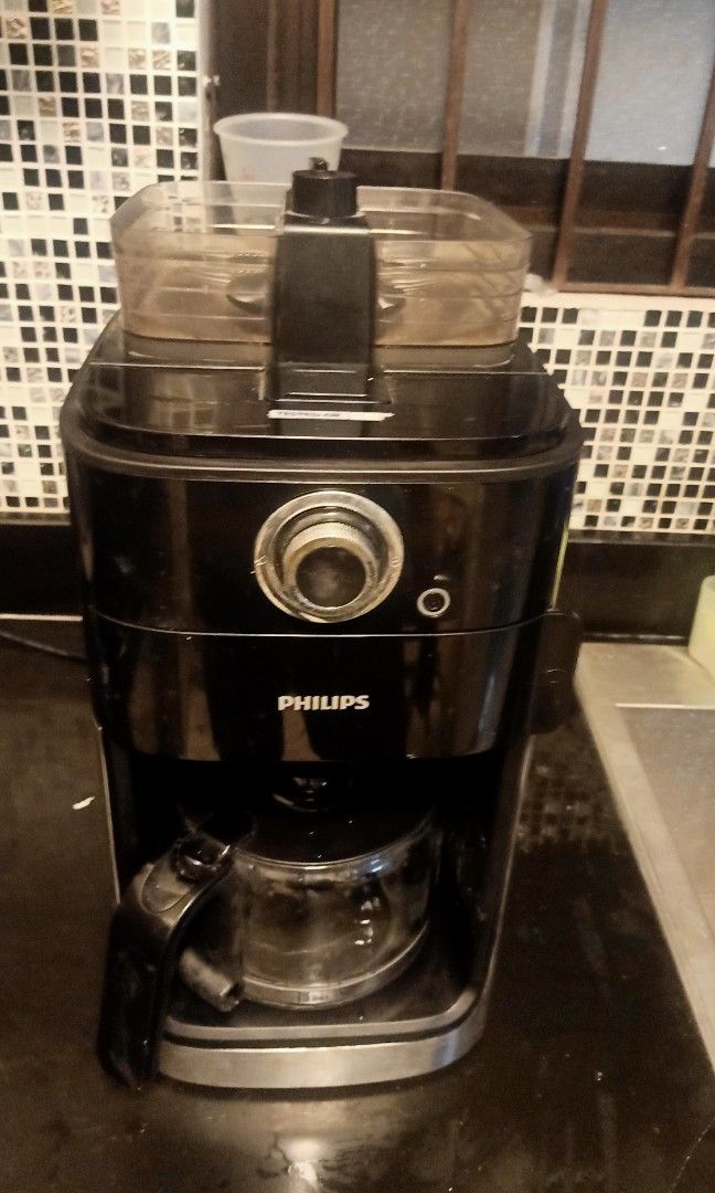 Philips Grind and Brew Coffee Machine (Category: Coffee Machines & Makers) located in Bulacan. Submitted by mysticdeer.6d7f47 (Listing ID 1320730931, Image 2). Description: Philips Grind and Brew in one Machine Issue: Missing Bean Cover.