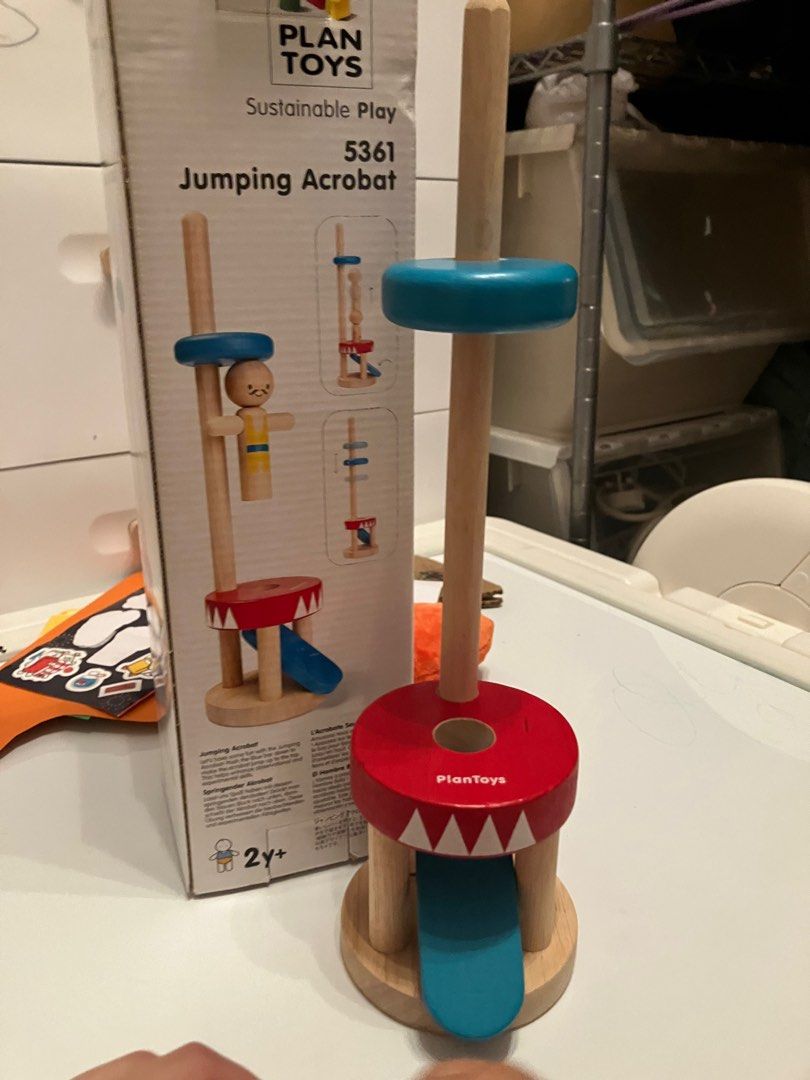 Plan toys jumping acrobat online