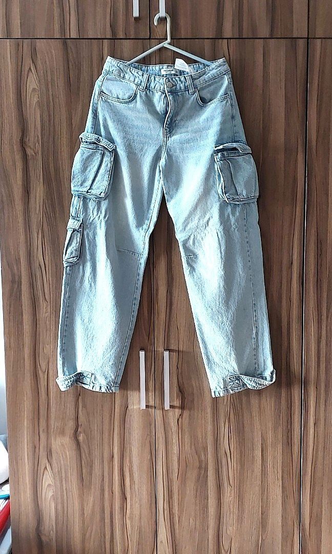 Pull & Bear Wide leg cargo jeans (Brand New) (Category: Jeans) located in Paranaque City. Submitted by ddddsy (Listing ID 1320598284, Image 1). Description: Pull & Bear Wide leg cargo jeans (Brand New) Size: EUR 36 (can fit EU 38) original price: P3k+ 100% Brand new! 100% Authentic!.