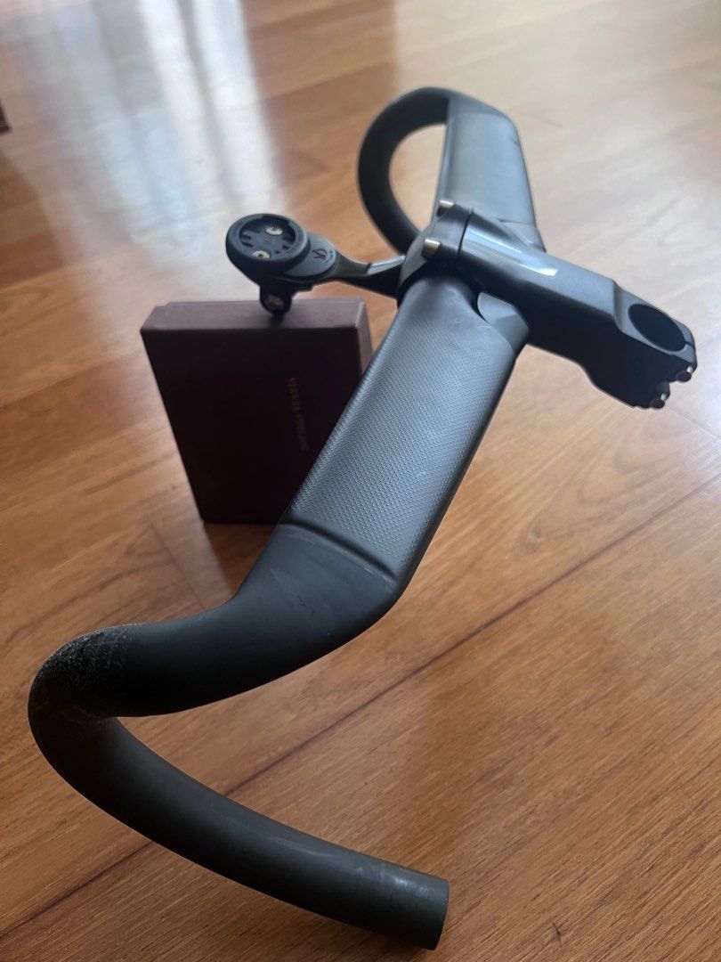 Roval Rapide Handlebar 42 , Roval Stem 90 with computer