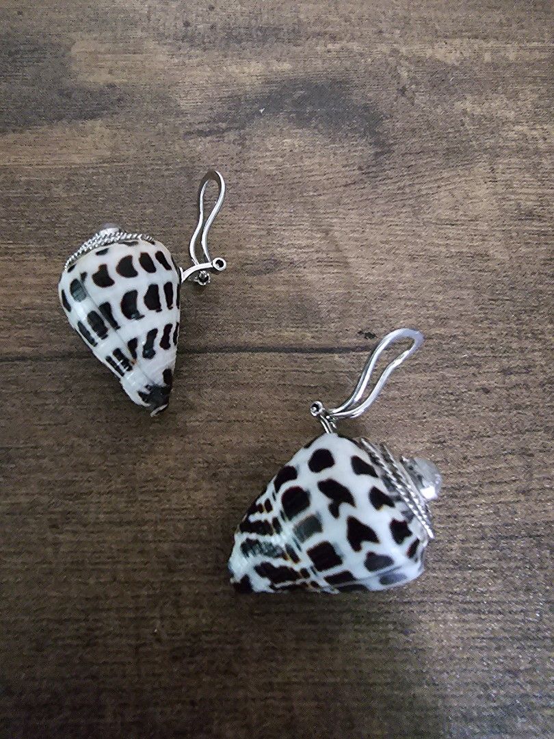 Shell Clip On Earrings (Category: Earrings) located in Las Pinas. Submitted by saudadesph (Listing ID 1320766623, Image 3). Description: Payment via BDO or GCASH 😊 Delivery via J&T EXPRESS or LALAMOVE 😊.