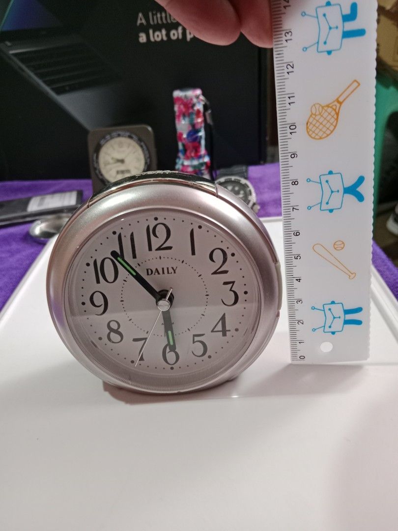 Table clock (Category: Clocks) located in Tabaco. Submitted by fritznicoleshoppe (Listing ID 1320585407, Image 2). Description: Good as new table clock (DAILY brand). With luminous dial, with alarm, and with light🥰👍🙂. Works on one (1) AA battery (not included)CONTINUOS MOVEMENT din po ito🙂😍..