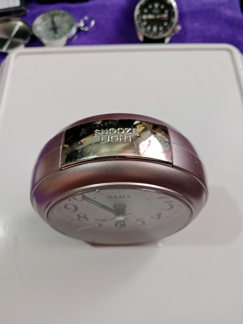 Table clock (Category: Clocks) located in Tabaco. Submitted by fritznicoleshoppe (Listing ID 1320585407, Image 3). Description: Good as new table clock (DAILY brand). With luminous dial, with alarm, and with light🥰👍🙂. Works on one (1) AA battery (not included)CONTINUOS MOVEMENT din po ito🙂😍..