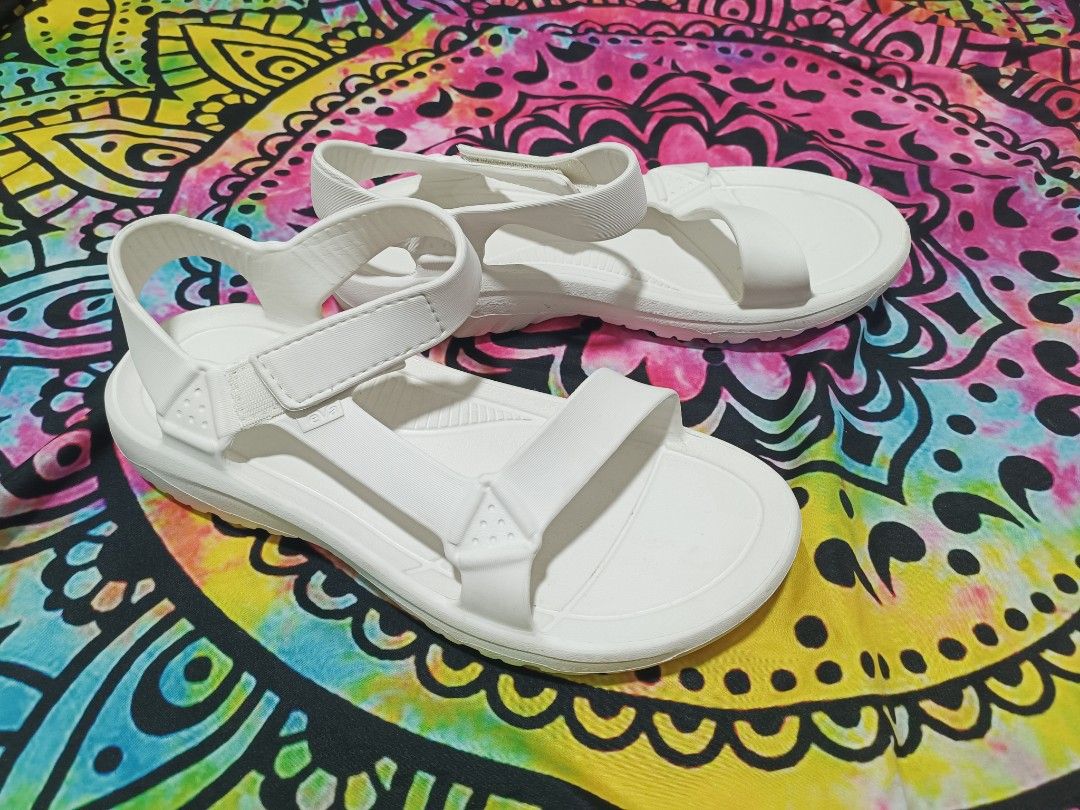 TEVA HURRICANE DRIFT OUTDOOR WATERPROOF SANDALS (Category: Sandals) located in Bacoor. Submitted by secretsup (Listing ID 1320619031, Image 1). Description: 📈 TEVA HURRICANE DRIFT OUTDOOR WATERPROOF SANDALS SIZE : MENS 9 (FIT TO 10) WOMENS 11 600 PLUS SF USED BUT NOT ABUSE.