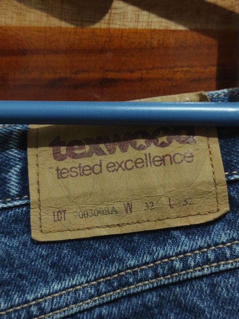 TEXWOOD Jeans 32x32 Straight Cut (Category: Jeans) located in Baguio. Submitted by kza-- (Listing ID 1320675424, Image 3). Description: Texwood Jeans - High Rise, Straight Cut, Regular fit - Measurements: 32x32 on tag; 31W x 41L tape measure Condition: Thrifted - Like New; 9++/10 Issue: Unnoticeable stain (front right leg) - Price: ₱600 only. Payment first basis. - Actual item on-hand picture is posted. What you see is what you get. Color may var