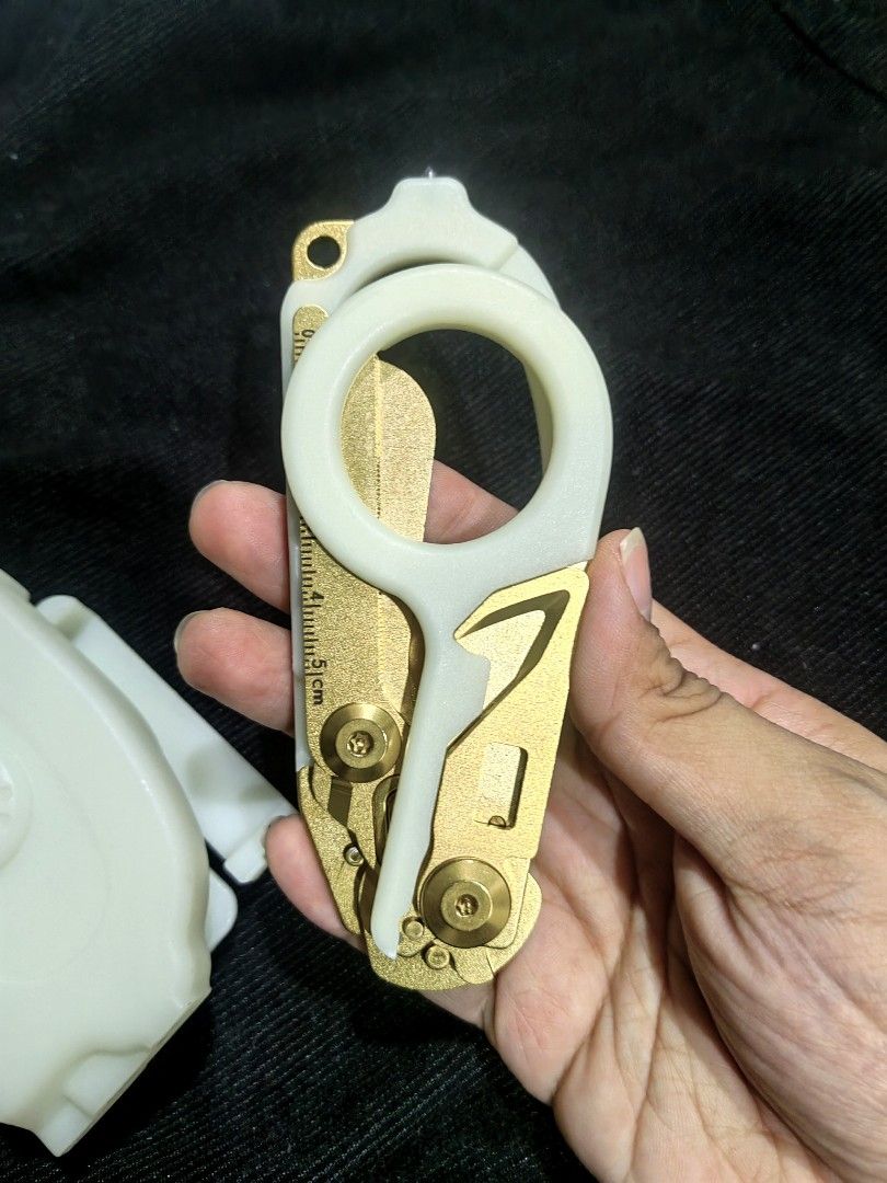 Trauma Shear (Glow in the dark) (Category: Knives & Chopping Boards) located in Pasay City. Submitted by dunkinn (Listing ID 1320698736, Image 3). Description: ❤️ Brand new trauma shears for EMS/EMT/RESCUE ❤️ Functions: Carbide glass breaker, Oxygen tank wrench, ring cutter,ruler (5cm), strap cutter and 420HC Stainless steel folding medical shears ❤️ Comes with free belt holster.