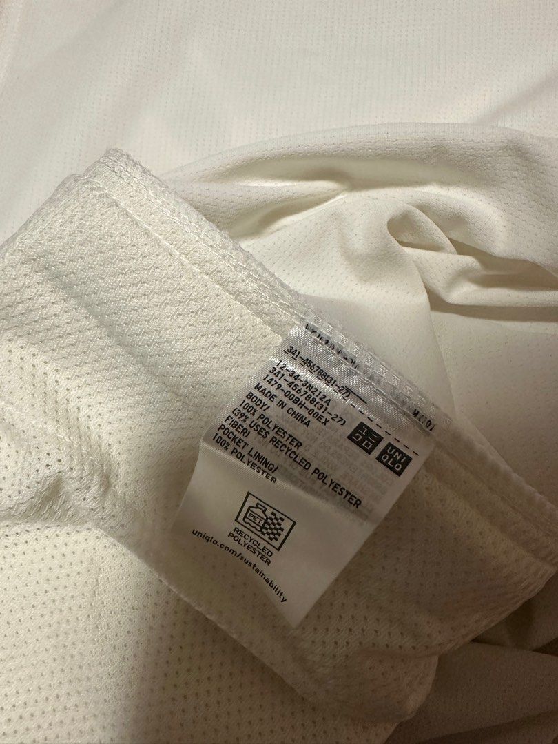 Uniqlo Mens Airism Jacket (Category: Coats, Jackets and Outerwear) located in Makati City. Submitted by byhauteph (Listing ID 1320698237, Image 3). Description: Uniqlo Mens Airism Jacket Mens XL 24x 27&28 just used once bought from Uniqlo SM Sta Rosa Location: Sta Rosa, Laguna.
