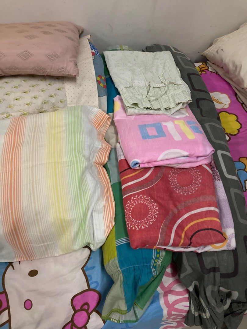 Used pillows, pillow cases, bed sheets (Category: Bed Frames & Mattresses) located in Cainta. Submitted by declutterdevil (Listing ID 1320631621, Image 2). Description: Decluttering pillows and bed sheets! For sale ₱250 for 8 pcs (3 pillows, 2 bolster pillows, 2 bedsheets, 1 extra bolster cover) as is where is Loc: Brookside Hills Cainta Rizal.