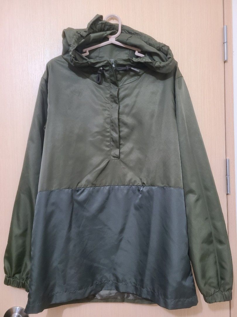 Zalora Windbreaker Green (Category: Coats, Jackets and Outerwear) located in Pasig City. Submitted by amd02 (Listing ID 1320578406, Image 1). Description: Length - 27 Width - 20.5 Excellent Condition.