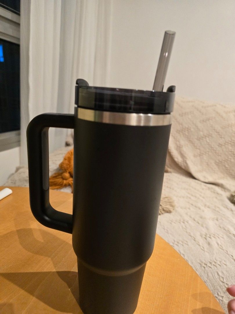 40oz black stanley tumbler (Category: Coffee & Tea Tableware) located in Singapore. Submitted by nulka.t (Listing ID 1320918624, Image 2). Description: Self pick up only..