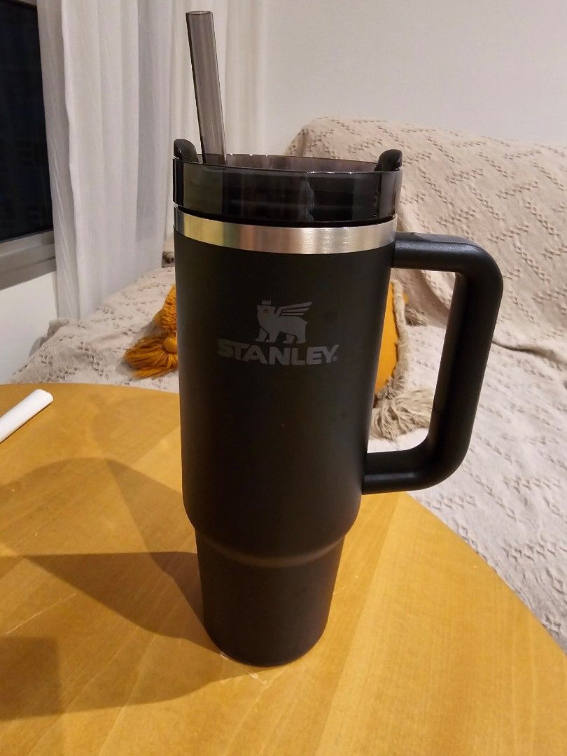 40oz black stanley tumbler (Category: Coffee & Tea Tableware) located in Singapore. Submitted by nulka.t (Listing ID 1320918624, Image 1). Description: Self pick up only..