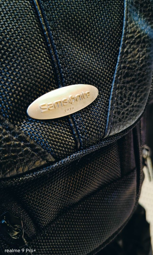💯 Samsonite 1910 Leather Nylon Camera bag (Category: Camera Bags & Carriers) located in General Mariano Alvarez. Submitted by randzwurkz85264 (Listing ID 1320900667, Image 2). Description: gma cavite.