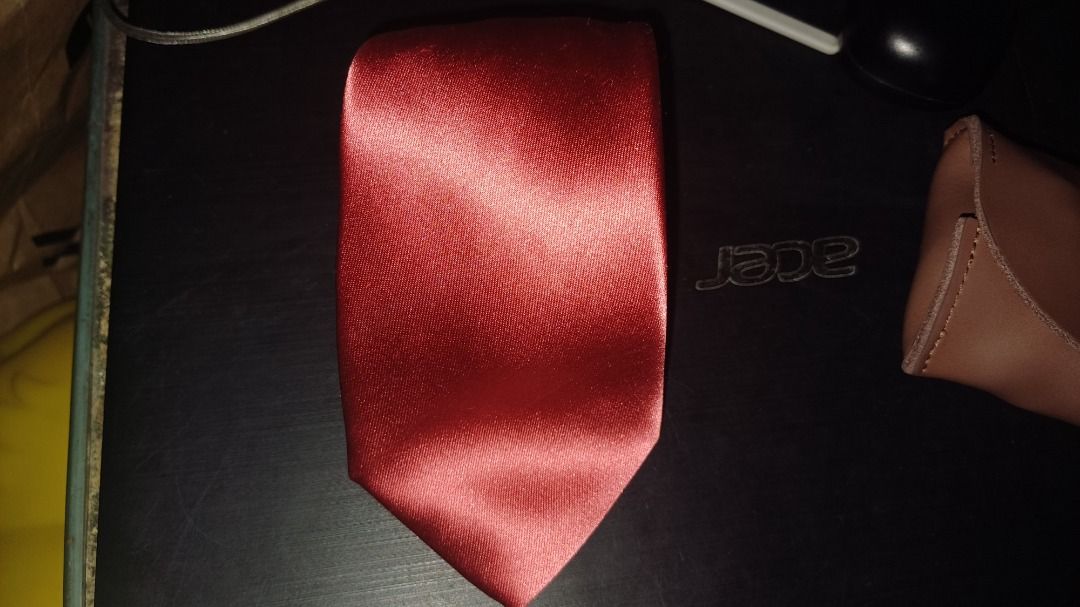 Armando Caruso Coral Slim Tie (Category: Ties) located in Manila. Submitted by appl.bees (Listing ID 1320873487, Image 1). Description: Used a fair bit, but I need to declutter. Width - 6 cm/2.12 Meetup - Uncle John's at The Ignacia Place (Monday - Thursday, meetup time around 3:00) Delivery recommended — I'm a student so I can't do meetups :( Price absolutely negotiable..