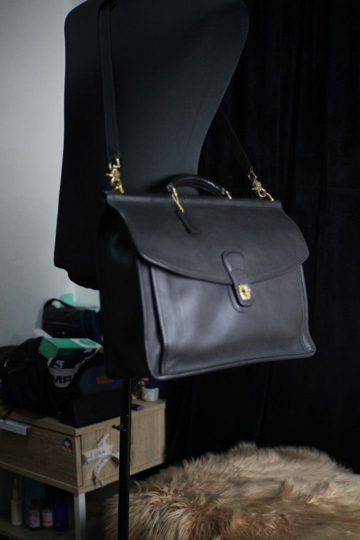 Authentic coach beekman briefcase laptop bag (Category: Luxury Bags & Wallets) located in Quezon City. Submitted by edwinvuru (Listing ID 1320885815, Image 2). Description: authentic coach beekman briefcase laptop bag in prestine condition QC location.