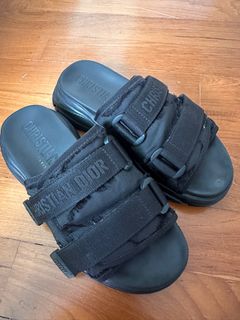 (Category: ) located in . Submitted by tiny_wardrobe (Listing ID 1320854946, Image 1). Description: .