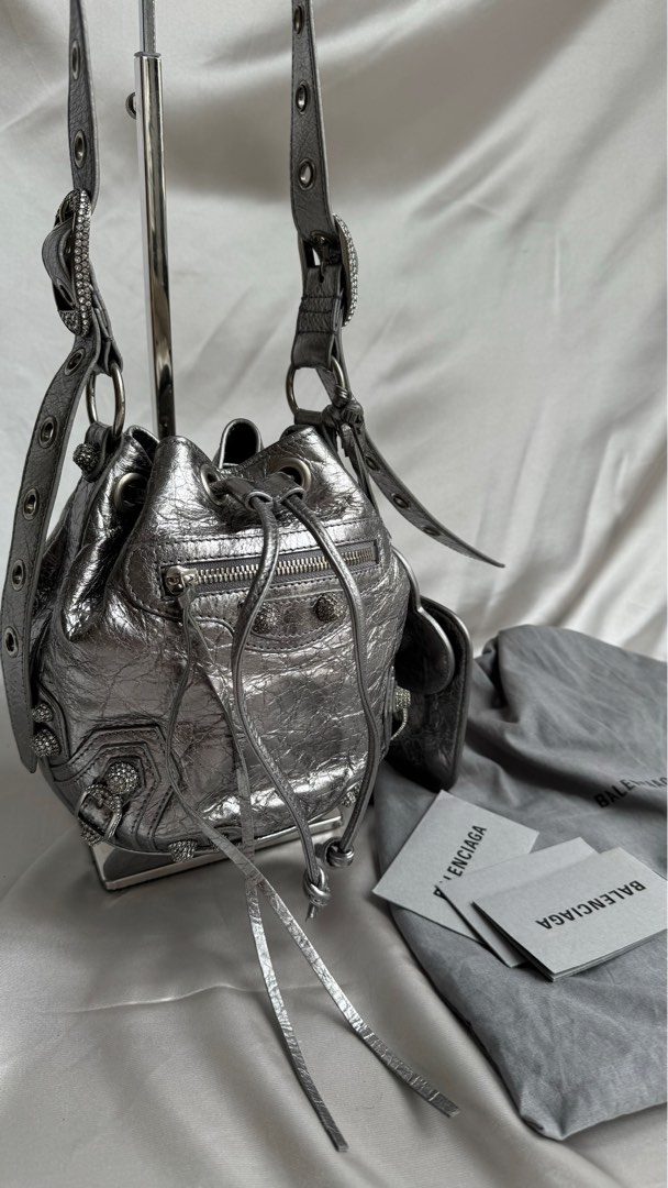 BALENCIAGA バッグ Balenciaga Black Grained Leather Ville Day XS Crossbody Flap